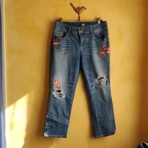 Curvy cropped jeans embroidered